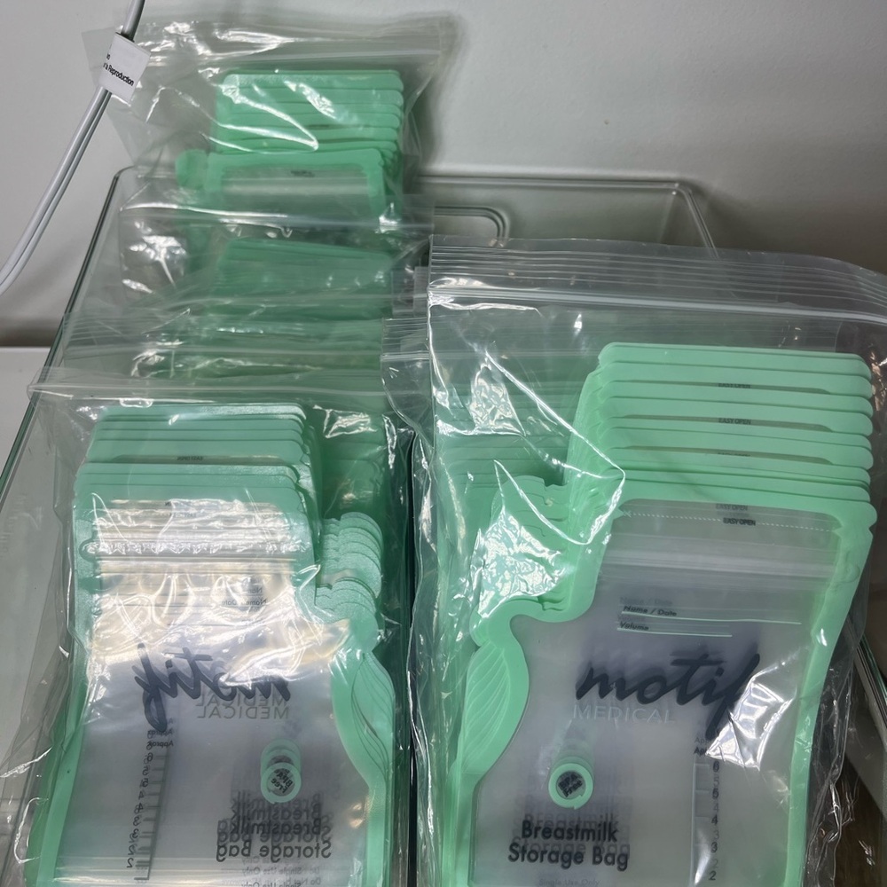 Motif Medical Breastmilk Storage Bags 325 Count Bulk BPA Free new - Picture 2 of 3